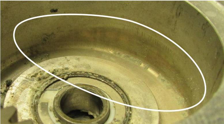 Actuador implicado en la incidencia, con muestras de humedad en los rodamientos Fuente: Collins Aerospace. Nota: La imagen de la figura est ampliada y no es una representacin precisa de su tamao.